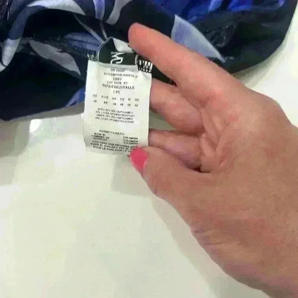 Miraclesuit Size 16 Navy Light Blue Floral EUC Item# P - Picture 6 of 8